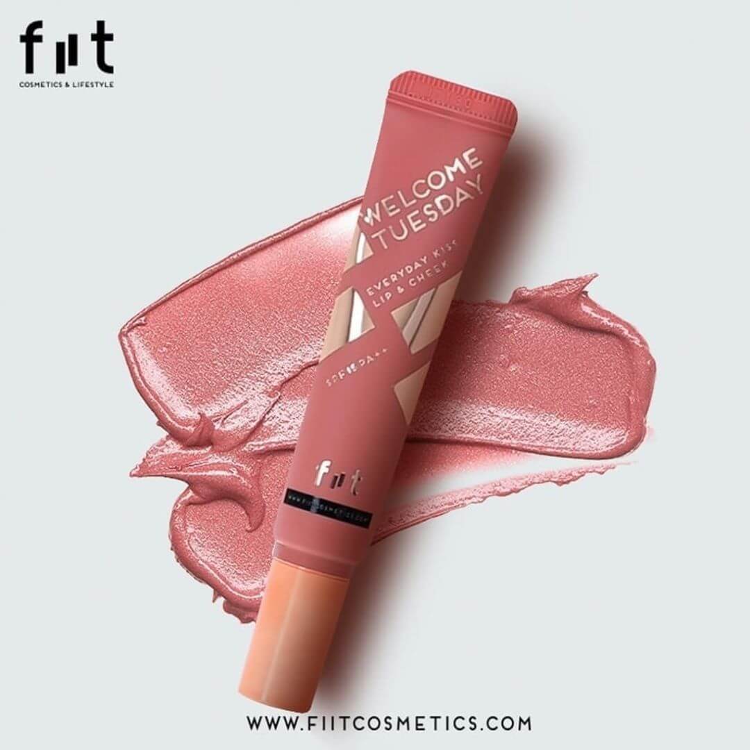 Fiit Everyday Lip & Cheek #02 Welcome Tuesday  มาพร้อมแพ็คเก็จสุดหรูหรา สี Rose Gold  ในราคาไม่แพง 