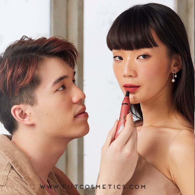 Fiit Everyday Lip & Cheek #04 Thursday, Flirt day 10 ml. ลิปแพ็คเก็จสวยหรู มาพร้อมเนื้อสัมผัสนุ่มสบายปาก ทาได้ทั้งปากและแก้ม ให้สีสวย ติดทนนานตลอดวัน