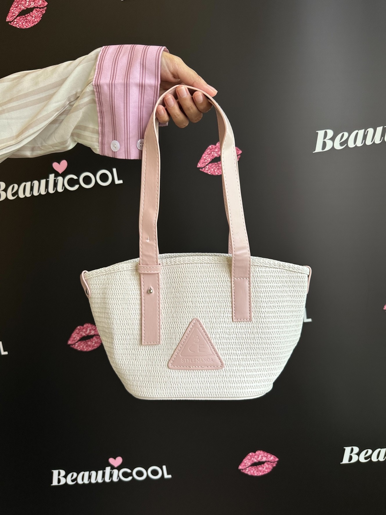 Pink Cosmetic Bag, 3CE,กระเป๋า3CE ,Pink Cosmetic Bag, Pink Makeup Bag,3CE,กระเป๋าเครื่องสำอาง 3CE